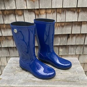 NEW! UGG Rainboots w/ sheepskin insole - size 11